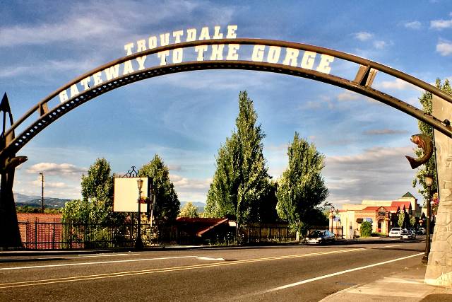 A sign stretches across the main street in Troutdale, welcoming visitors with the text, 